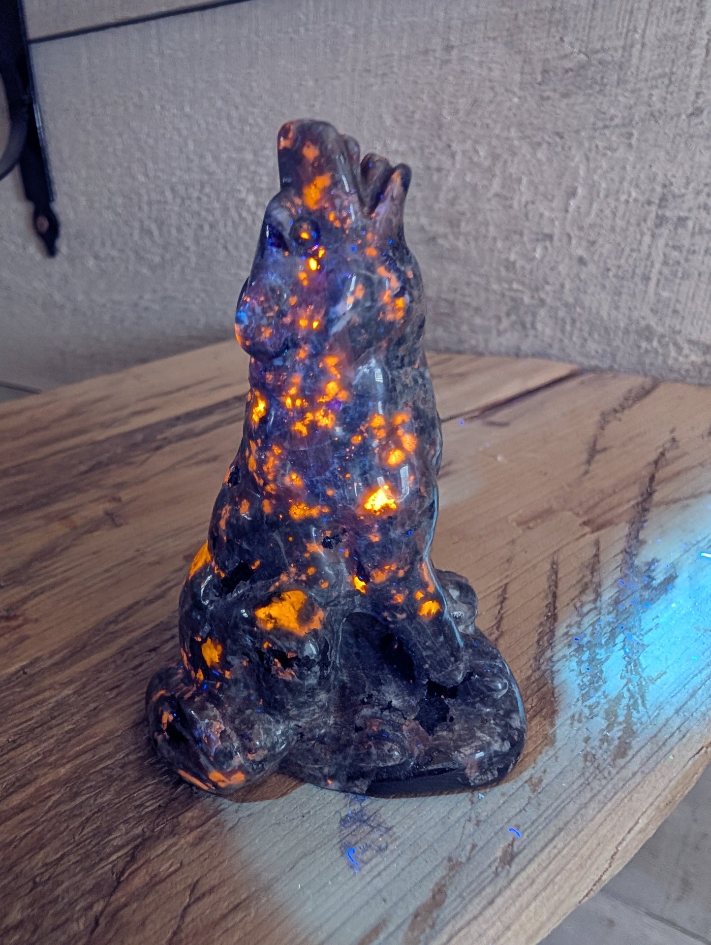 Yooperlite, Flame Stone Wolf