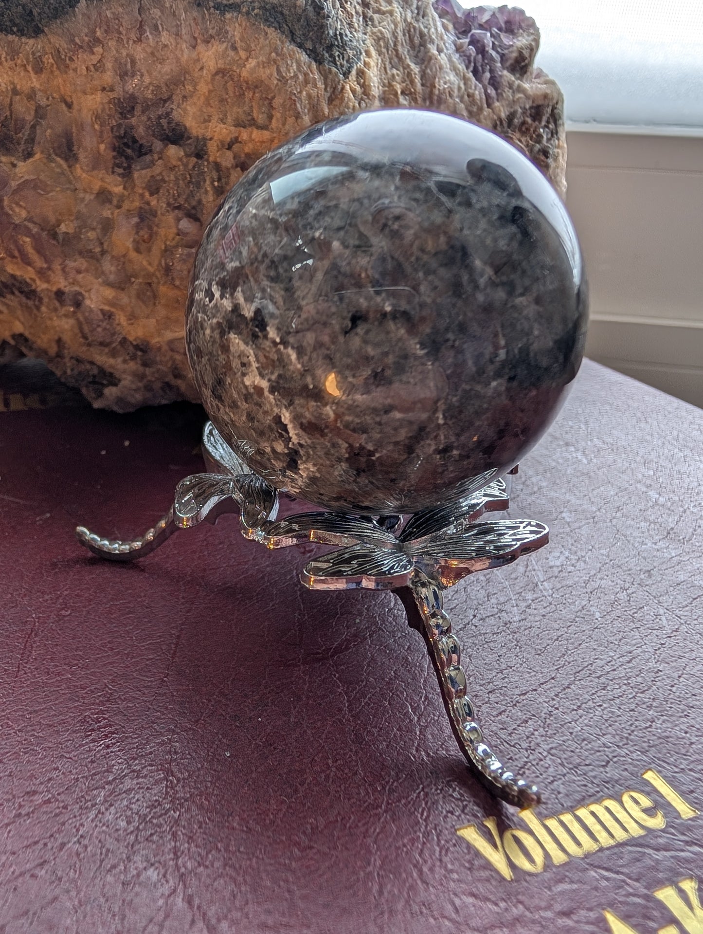 Dragonfly Sphere Holder