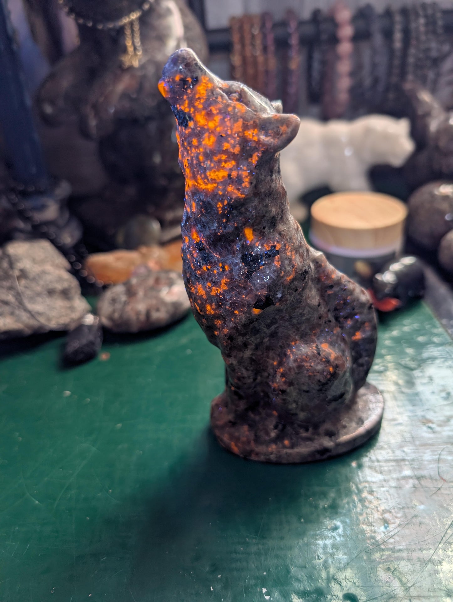 Yooperlite, Flame Stone Wolf (Large)