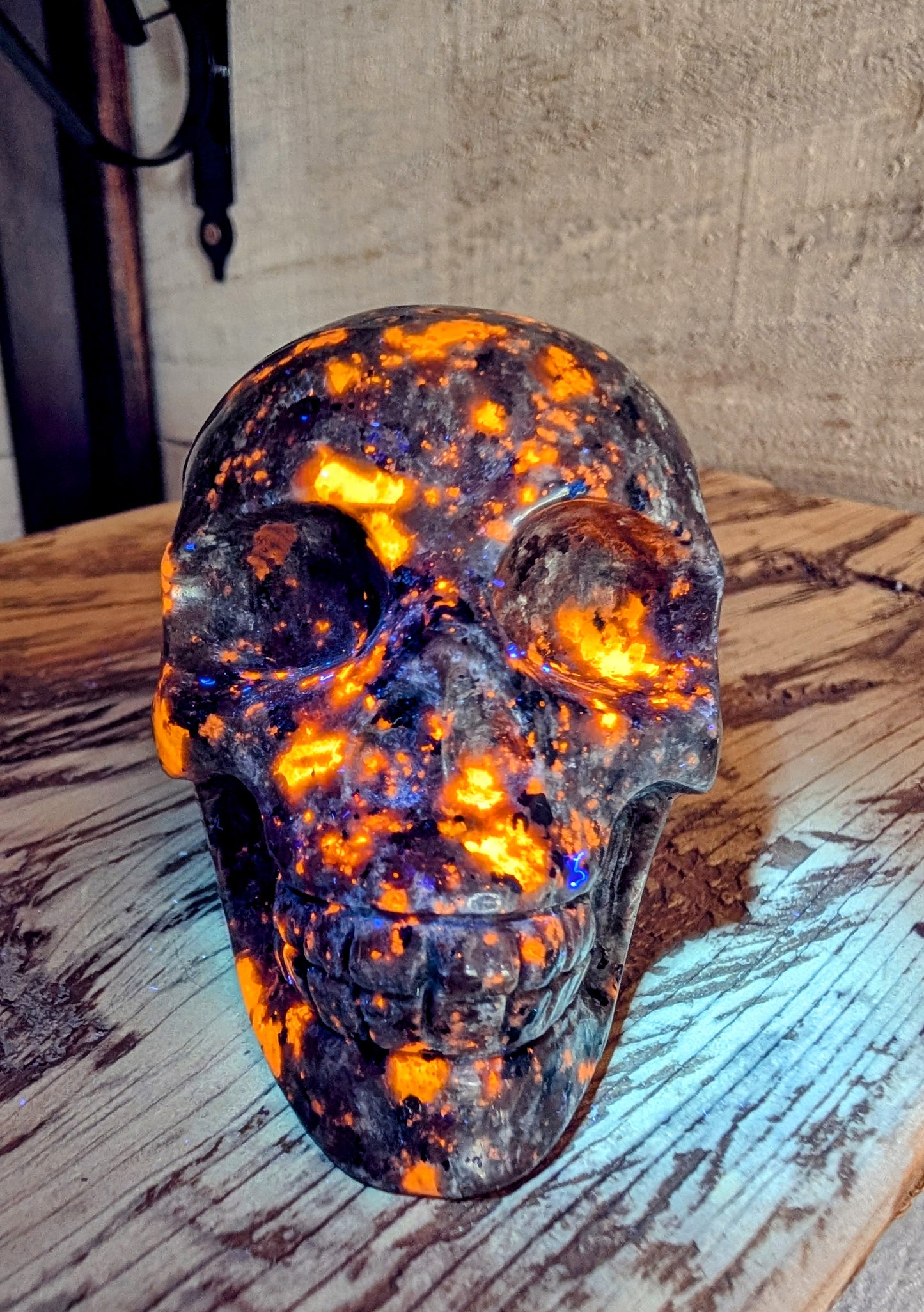Yooperlite, Canadian Flame Stone Skull