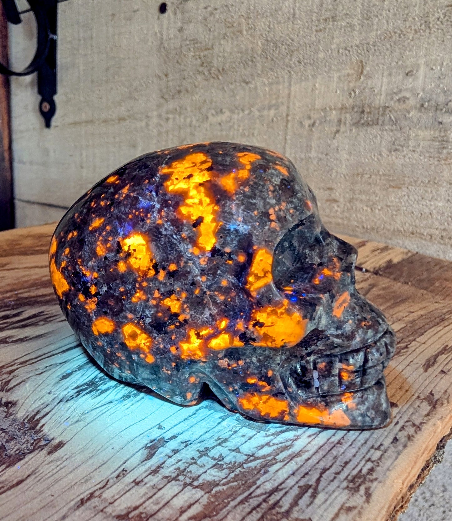 Yooperlite, Canadian Flame Stone Skull