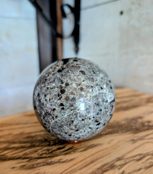 Yooperlite, Canadian Flame Stone Sphere 70 mm